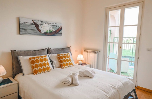 NEAR THE SEA - PRIVATE TERRACE, PARKING SPACE AND 2 BIKES