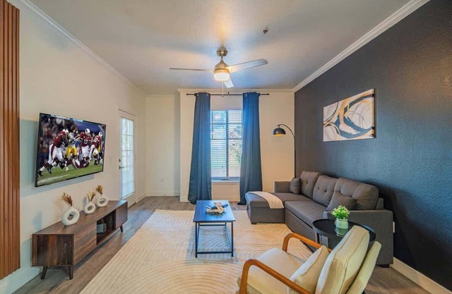 Near the Stadium | Pool, Gym, Parking HotTub W/D