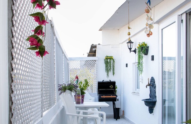 Near to airport premium romantic big Roof with barbecue jakuzi and sport area