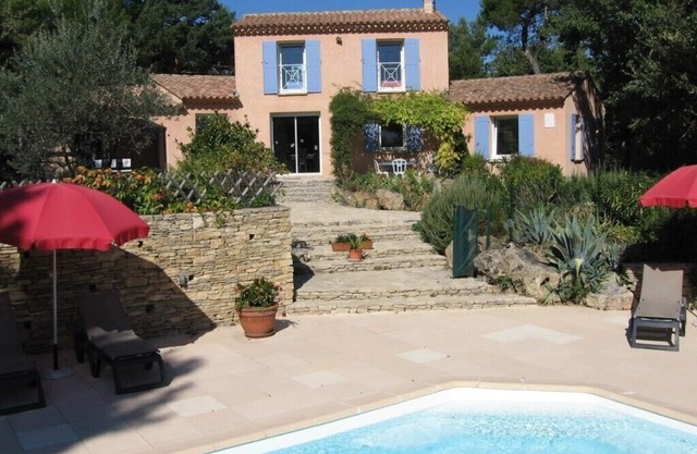 Villa mit Blick auf den Mont Ventoux, Terrasse, Garten und beheiztem Pool, klassifiziert als 4 *