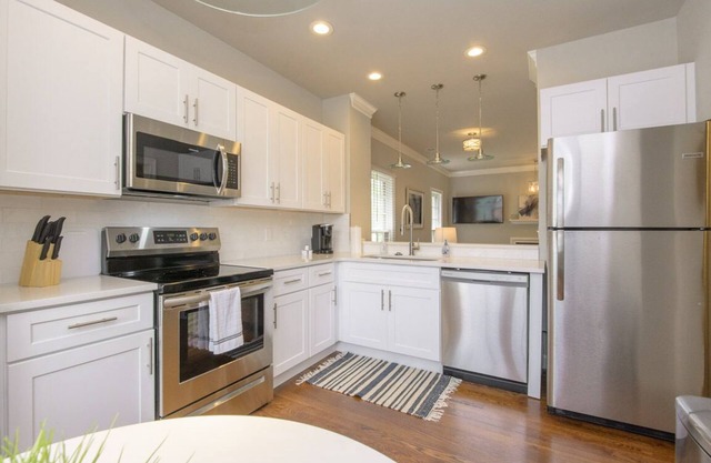 Entspannen Sie auf dem Deck in dieser modernen, gehobenen Ferienwohnung in der Nähe von Vandy / Broadway