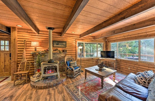 Near Vineyards Cabin with Hot Tub in Pollock Pines!