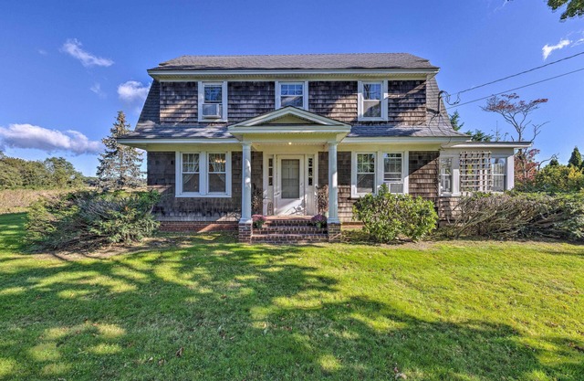 Near Wineries: Historic North Fork Farmhouse!