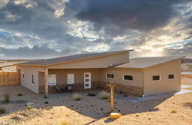 Near Zion NP l Pool I Dark Skies I Pickleball Court I Pet Friendly