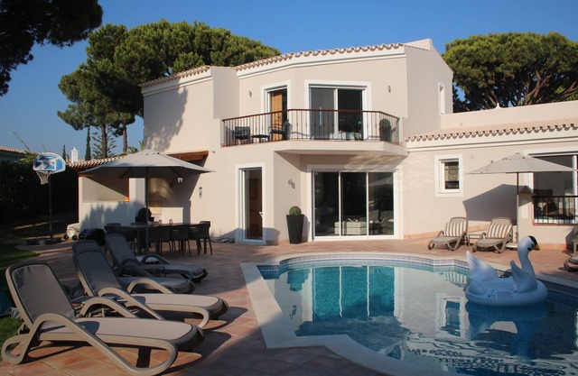 Fabelhafte 4-Bett-Villa mit privatem Pool und Garten. Für 2019 komplett renoviert.