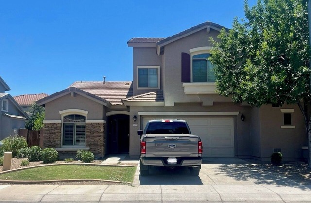 Needing a long term stay, this townhouse is the place you need!