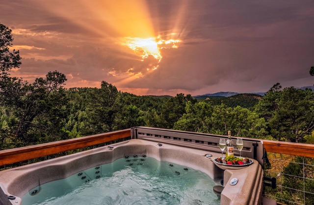 Neeley Mountain House, 2 Schlafzimmer, Schlafmöglichkeiten für 4, Whirlpool, Kaminofen