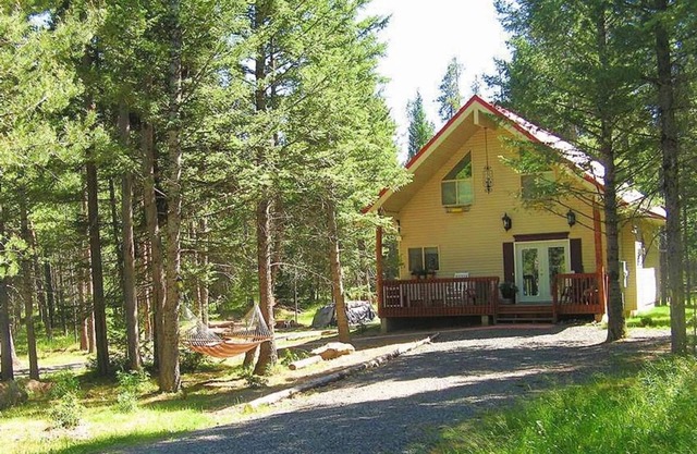 Neils Yellowstone Flucht | 20 Meilen nach Yellowstone | Friedliche Waldhütte