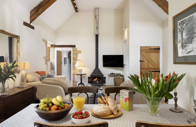 Nellies Barn ist eine hochwertige umgebaute Scheune inmitten der atemberaubendsten Landschaft der Cotswolds.