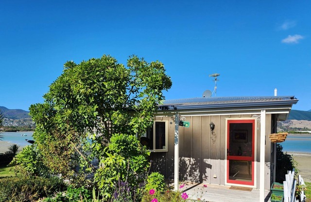 Nelson Beachside Retreat is located on the charming Monaco peninsula.