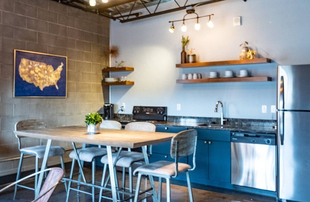 Moderne, industrielle 1050 m² große Suite mit Platz für 6 Personen