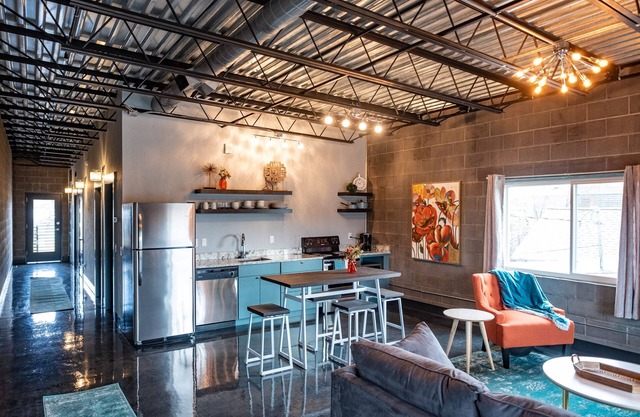 Modernes, industrielles 1050 m² großes Apartment für 6 Personen