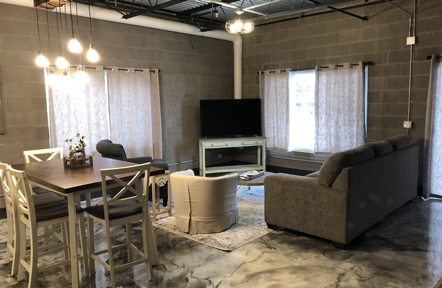Modernes, industrielles 1050 m² großes Apartment für 6 Personen