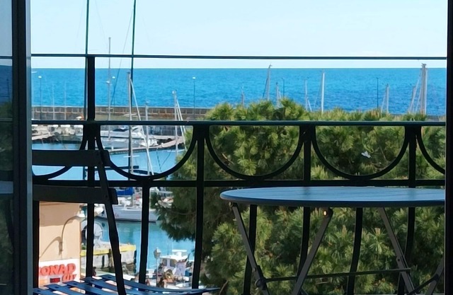 Nene's Home, ein Haus zum lieben, in der Mitte, mit Blick auf das Meer.