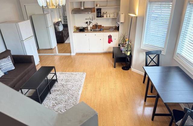 Enjoyable private entry unit with private bathroom, kitchen, washer and dryer