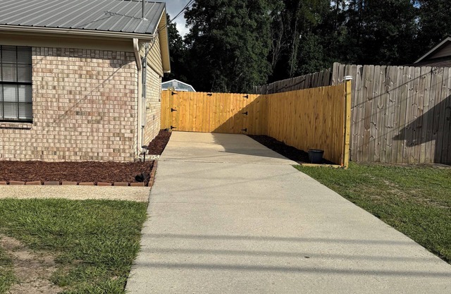 nEscape to this charming house in Pensacola, FL, Where you can enjoy and relax.