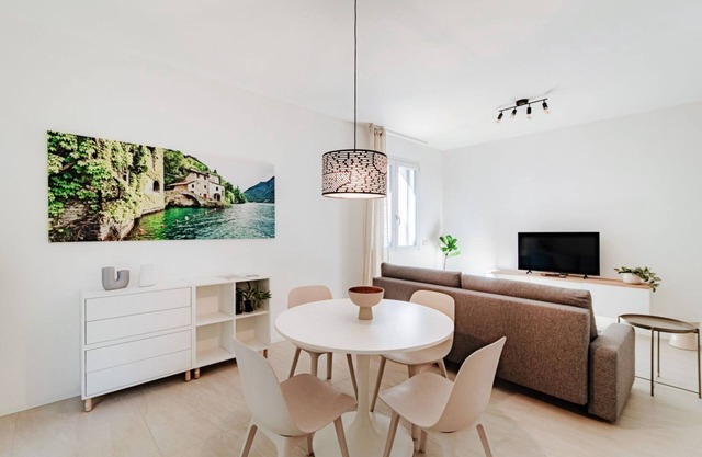 Nesso: Elegant three-room apartment with 2 balconies