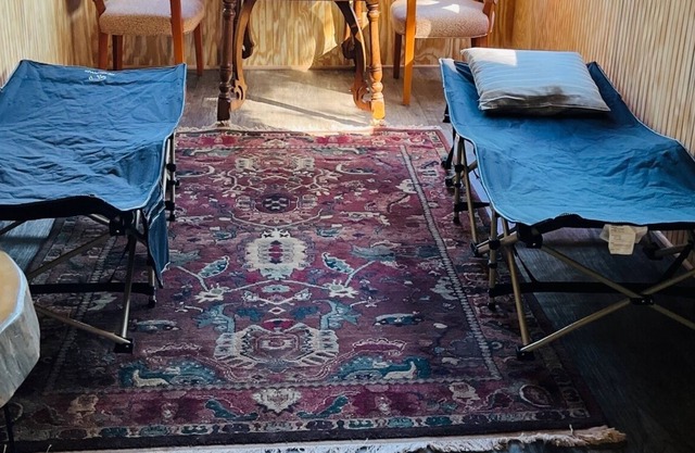 Nest in the Woods: New cabin with stunning views of Paris Mountain. 5 min. to VT