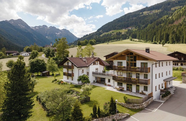Eingebettet in Wiesen und Wälder im wunderschönen Ahrntal