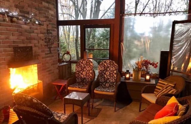 Country-like setting in the city; private guest apartment in artist's home