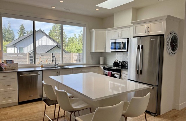 Nestled in nature, enjoy this modern, private cottage! Pet Friendly. Free Pkg.