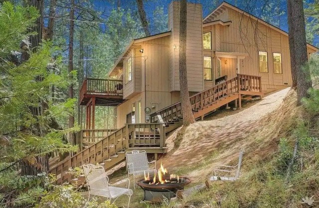 Nestled in the Pinetrees and Close to Yosemite