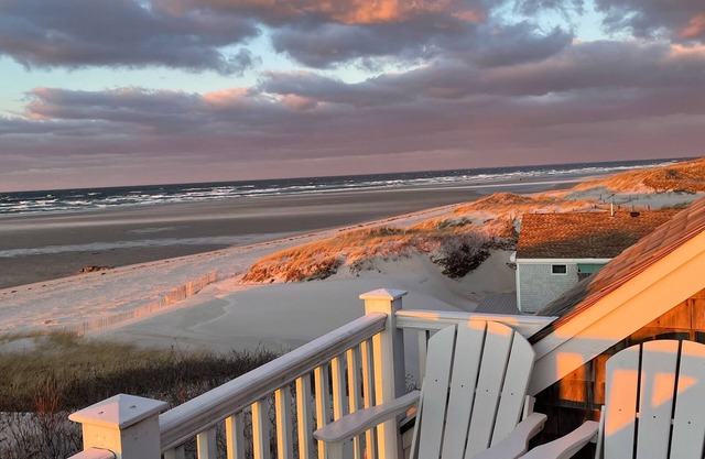 Eingebettet in den Sand am privaten Mayflower Beach! Erstaunliche Aussichten!