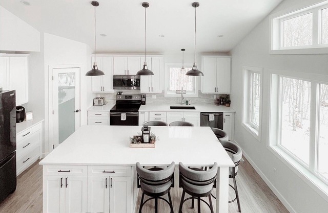 Nestled on 80 acers of private land, only a 5 Min Drive to Water, Pet Friendly