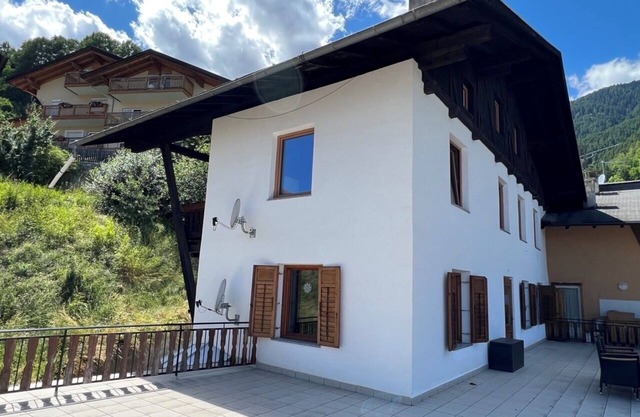 neu renovierte Apartmenthaus "Ferientreff-Stilfs " mit Blick ins Etschtal