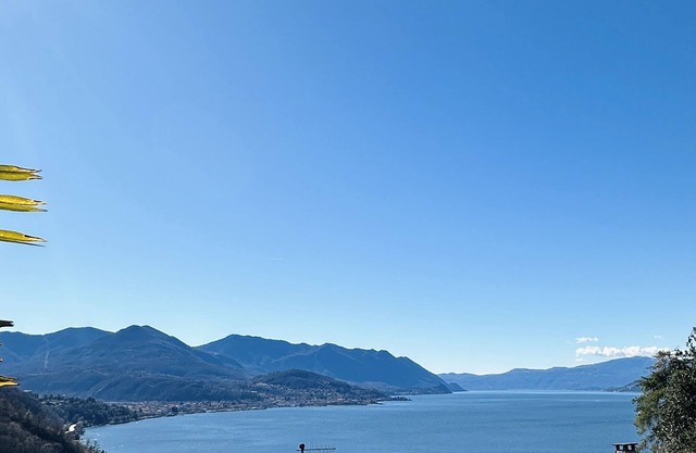 Neu renovierte Ferienwohnung mit fantastischem Ausblick auf den Lago Maggiore.