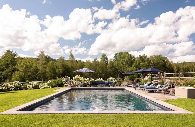 NEVERSINK RETREAT:Custom built house,15 acres,2 fireplaces,heated pool, orchard, creek, dog friendly