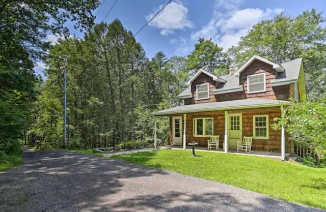 New 1 acre Pond! Cottage on 4 acres. Large Grill. Pet Friendly.
