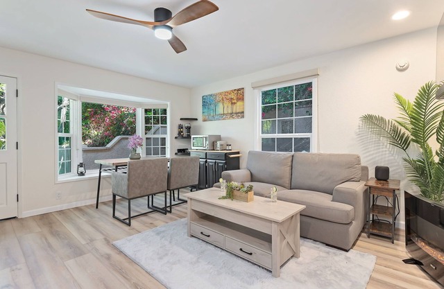 NEW 1 BD Sweet Hendry's Hideaway by the Beach – Hope Ranch!