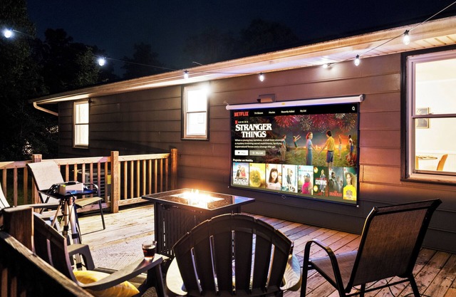 New!! 10 min NRG Park! Pvt Deck, Movie Nights & Fire Pit - 3BDR