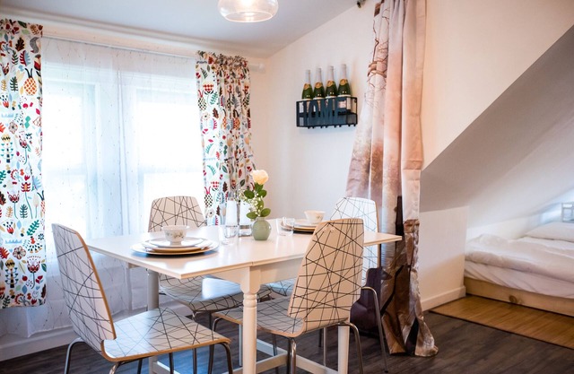NEW!1000 sf Studio Loft! w/ Access to an Outdoor Kitchen Patio & Rooftop Terrace