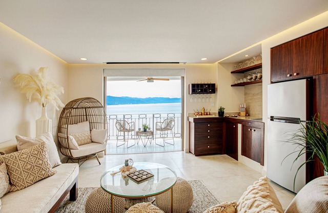 NEW 16th Floor Waterfront Oasis!