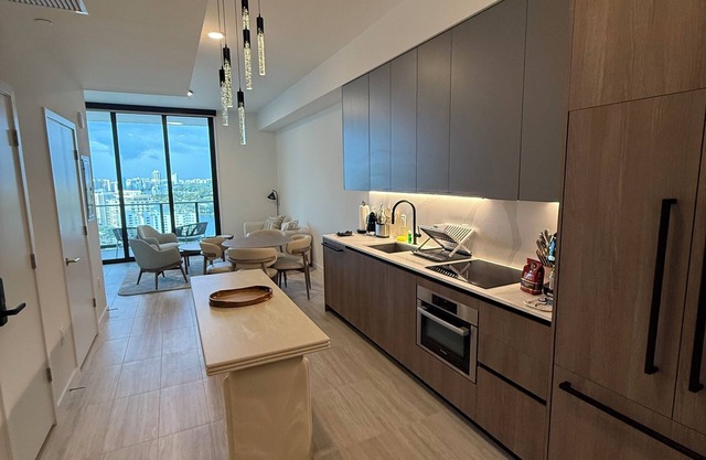 New 1Bed 2bath 20th floor amazing views