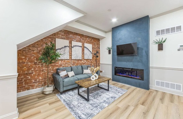 New 2/2 Across from Fairmount Park | 10 mins to DT