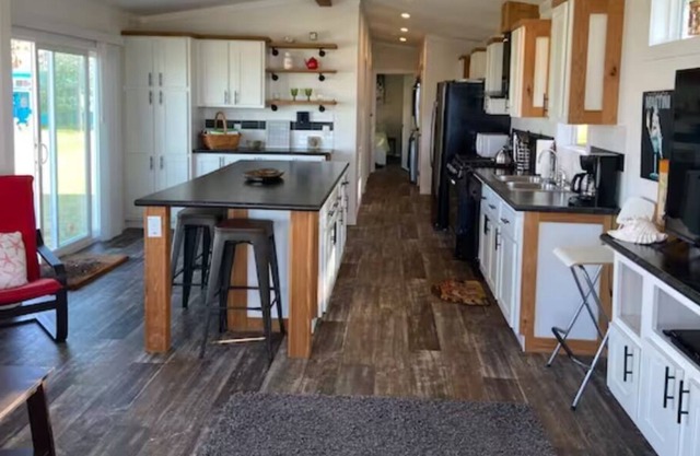 New 2 Bed/1 Bath Bayfront Home
