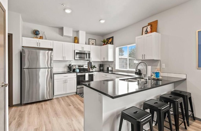 New 2 Bed 2 Bath Near Perry District and DT