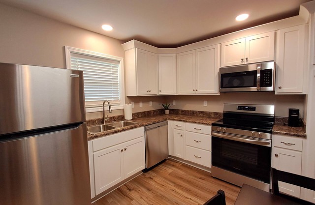 New 2-bedroom apartment in the heart of Manchester close to I-24.