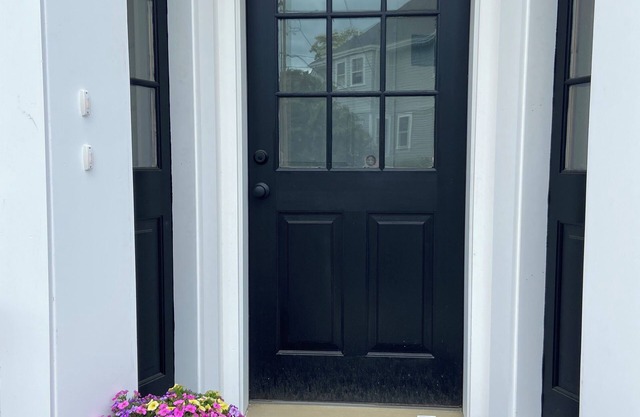 New 2-bedroom apartment in charming Rockport with AC, WiFi and Parking