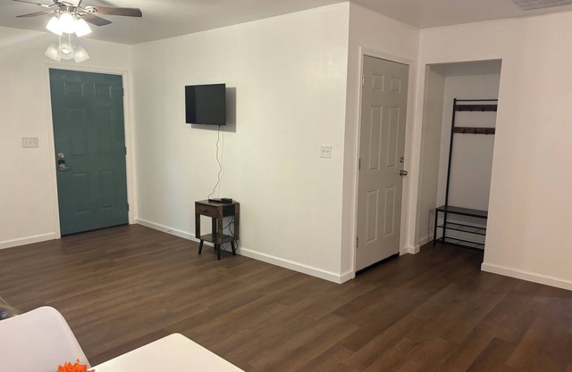 New 2-bedroom Duplex in Guthrie close to I-35