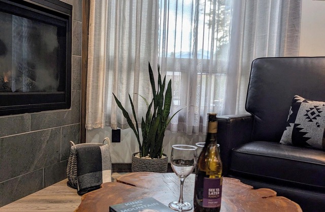 NEW 2 bedroom, king beds, ensuites