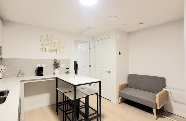 New 2Beds Suite - Close to Airport -Baby Friendly