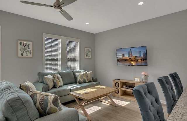 New 3/2 Duplex Minutes From Heart of Tampa -Unit B