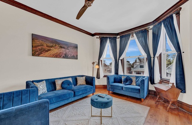 NEW! 3 Bed Vintage Condo in Chicagolands Trendy Berwyn