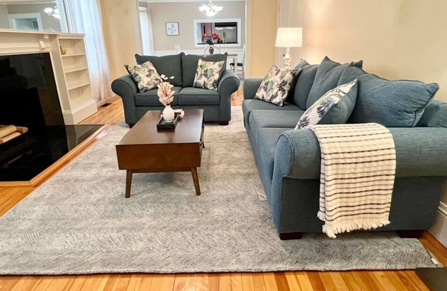 NEW 3 Bedroom, 1 Bathroom w A/C