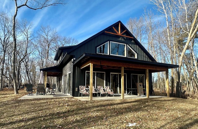 New 3 bedroom 2bath cabin on Sullivan lake