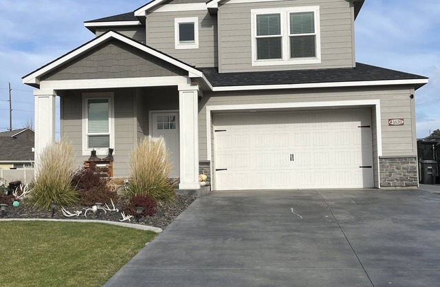 New, 3 Bedroom Home Centrally Located in Moses Lake with Room for all Your Toys!